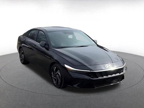 2025 Hyundai ELANTRA SEL