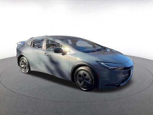 2025 Toyota Prius LE
