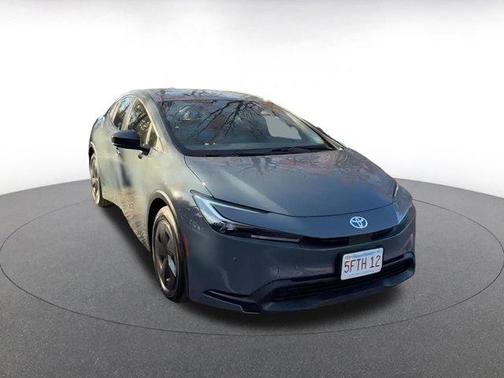 2025 Toyota Prius LE