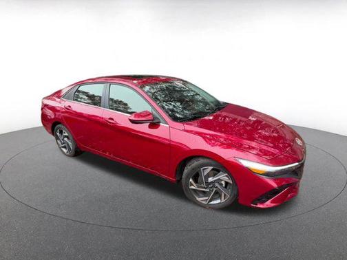 2025 Hyundai ELANTRA SEL