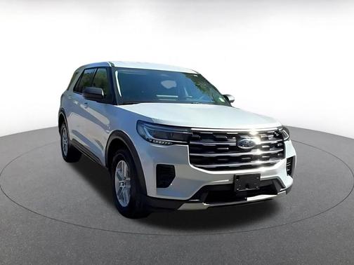 Space White Metallic 2026 Ford Explorer Active