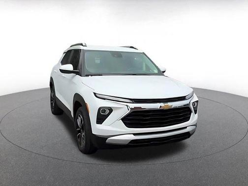 Summit White 2025 Chevrolet Trailblazer LT