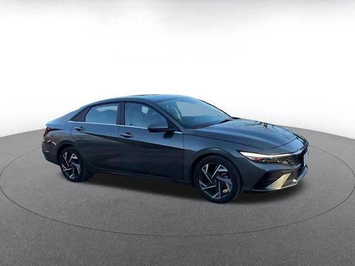 2025 Hyundai ELANTRA SEL