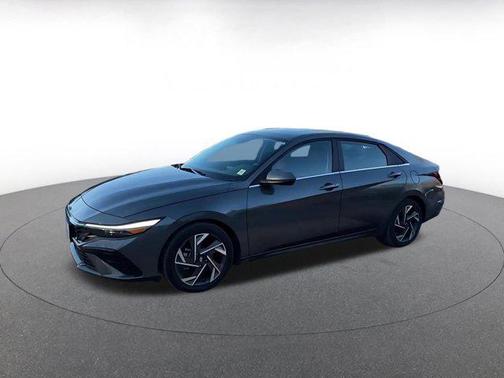 2025 Hyundai ELANTRA SEL