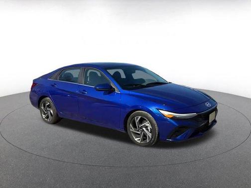 2025 Hyundai ELANTRA SEL