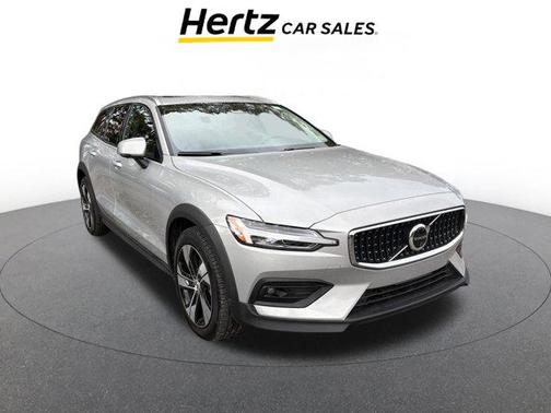 2025 Volvo V60 Cross Country Plus, B5 AWD Gas (mild hybrid)