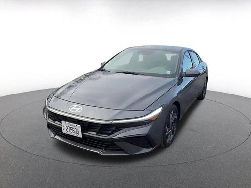 2025 Hyundai ELANTRA SEL