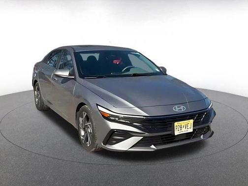 2025 Hyundai ELANTRA SEL