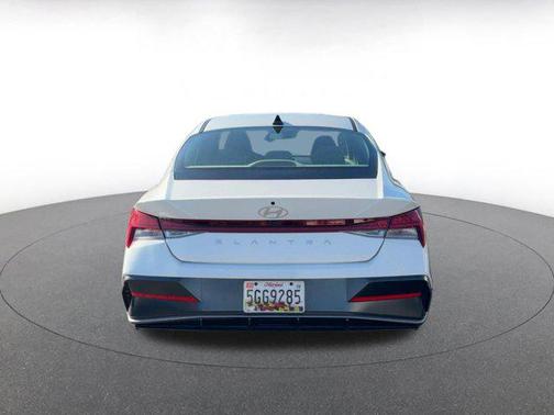 2025 Hyundai ELANTRA SEL