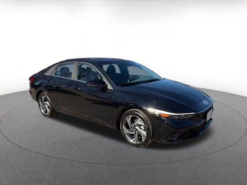 2025 Hyundai ELANTRA SEL