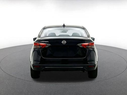 Super Black 2025 Nissan Versa 1.6 SV
