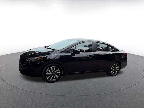 Super Black 2025 Nissan Versa 1.6 SV