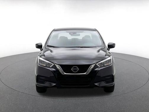 Super Black 2025 Nissan Versa 1.6 SV