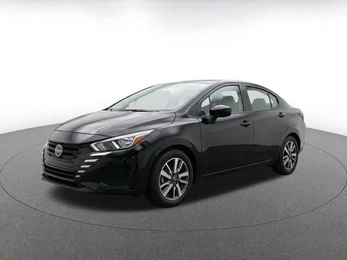 Super Black 2025 Nissan Versa 1.6 SV
