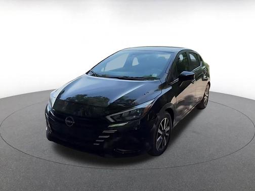 Super Black 2025 Nissan Versa 1.6 SV