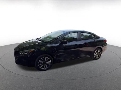 Super Black 2025 Nissan Versa 1.6 SV