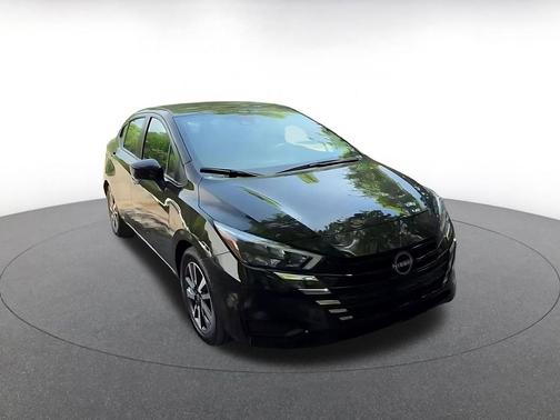 Super Black 2025 Nissan Versa 1.6 SV