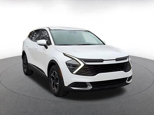 Glacial White Pearl 2025 Kia Sportage LX