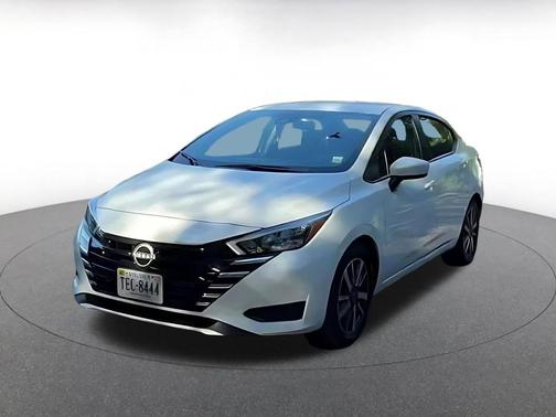 Aspen White Tricoat 2025 Nissan Versa 1.6 SV