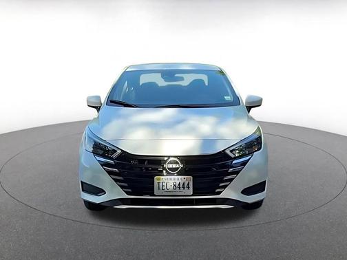 Aspen White Tricoat 2025 Nissan Versa 1.6 SV