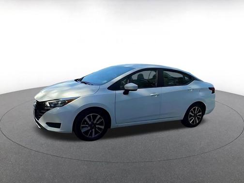 Aspen White Tricoat 2025 Nissan Versa 1.6 SV