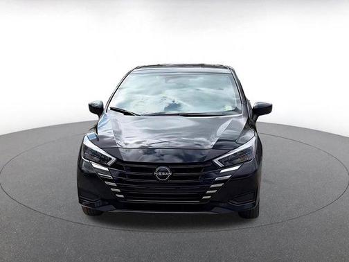 Super Black 2025 Nissan Versa 1.6 SV