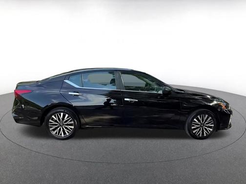 Super Black 2025 Nissan Altima SV FWD