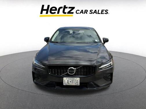 2024 Volvo S60 B5 Core Dark Theme