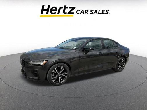 2024 Volvo S60 B5 Core Dark Theme