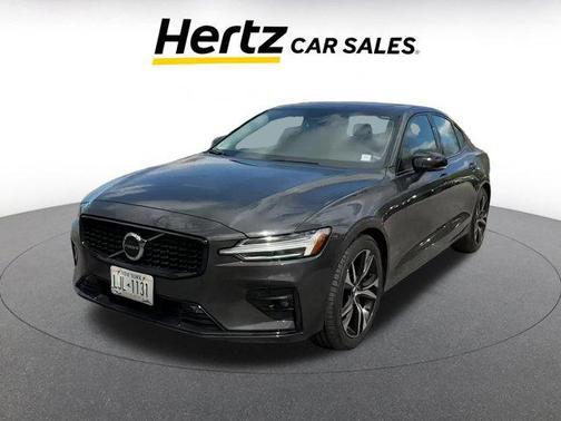 2024 Volvo S60 B5 Core Dark Theme