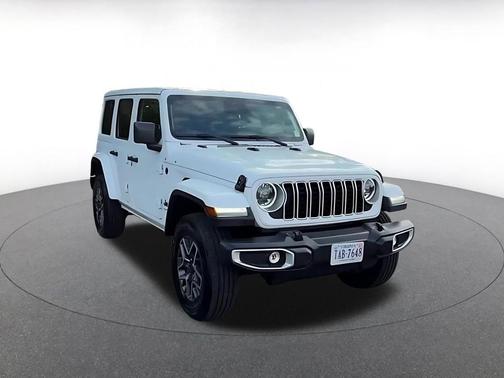 Bright White Clearcoat 2025 Jeep Wrangler 4-Door Sahara 4x4