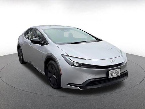 2025 Toyota Prius LE