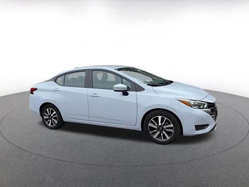 Gray Sky Pearl 2025 Nissan Versa 1.6 SV