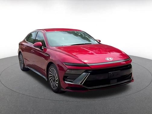 Ultimate red 2025 Hyundai SONATA Hybrid SE