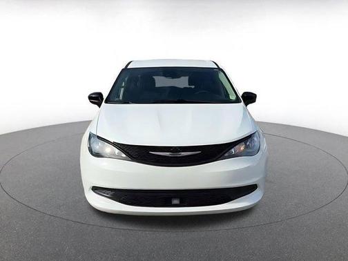 2024 Chrysler Voyager LX