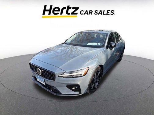 2024 Volvo S60 B5 Core Dark Theme