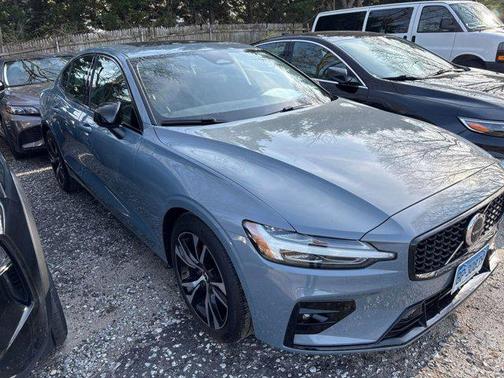 2024 Volvo S60 B5 Core Dark Theme
