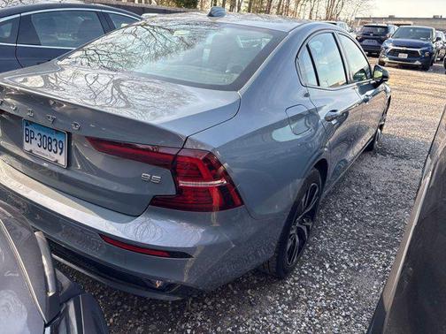 2024 Volvo S60 B5 Core Dark Theme