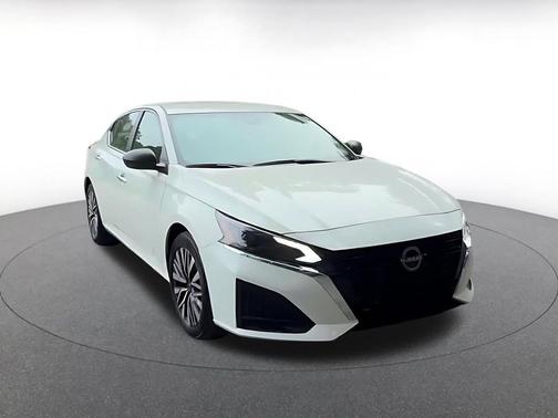 Glacier White 2025 Nissan Altima SV FWD