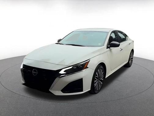 Glacier White 2025 Nissan Altima SV FWD