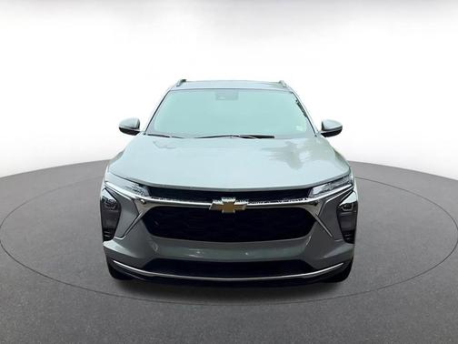 Sterling Gray Metallic 2025 Chevrolet Trax LT