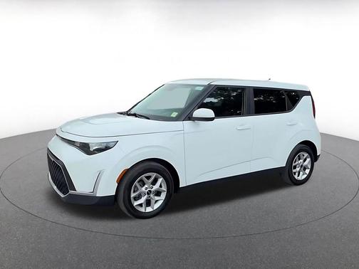 Snow White Pearl 2025 Kia Soul LX