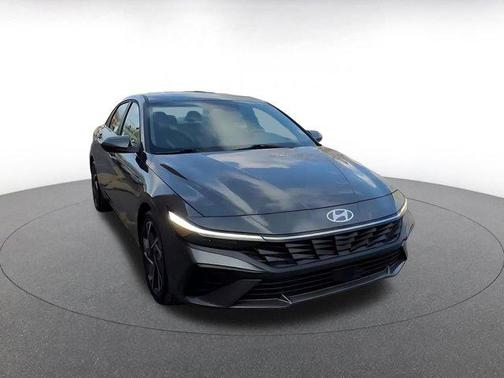 2025 Hyundai ELANTRA SEL