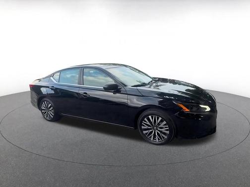 Super Black 2026 Nissan Altima SV FWD
