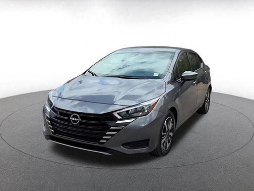 Gun Metallic 2025 Nissan Versa 1.6 SV