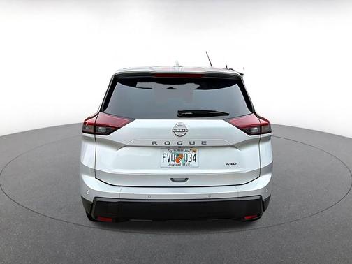 Brilliant Silver Metallic 2025 Nissan Rogue SV