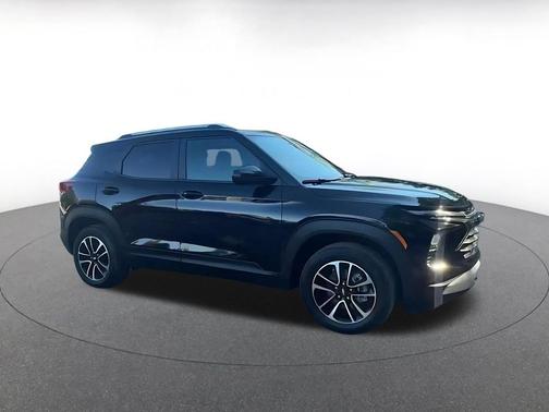 Mosaic Black Metallic 2025 Chevrolet Trailblazer LT