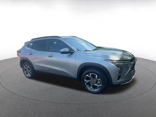 Sterling Gray Metallic 2025 Chevrolet Trax LT