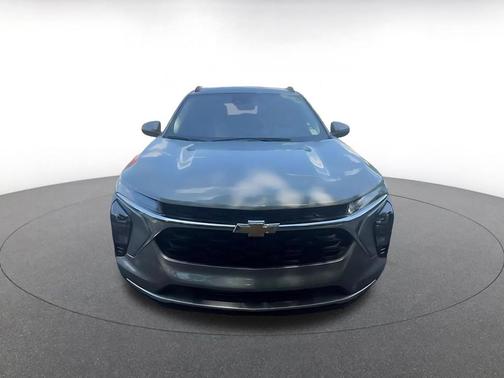 Sterling Gray Metallic 2025 Chevrolet Trax LT
