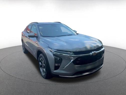 Sterling Gray Metallic 2025 Chevrolet Trax LT